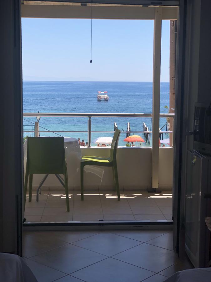 Casa Del Mar Hotel Himare Exterior photo