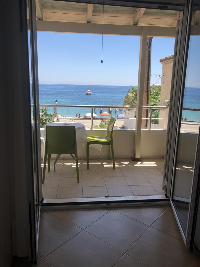 Casa Del Mar Hotel Himare Exterior photo